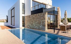 Exclusiva villa con piscina en Agua Amarga, a 2km de la playa